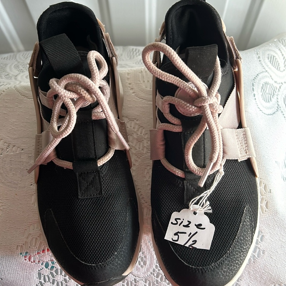Nike Air Huarache City LowSneakers.